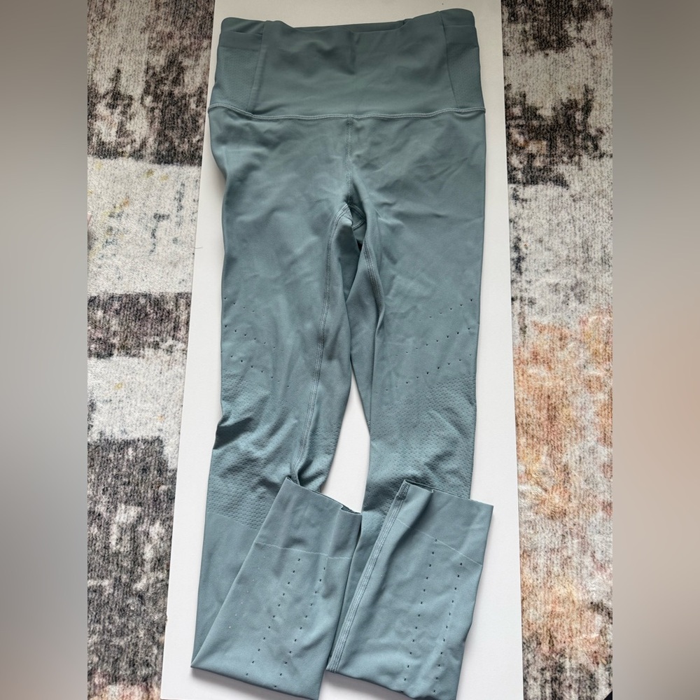 Lululemon Zoned In 27” -Blue
